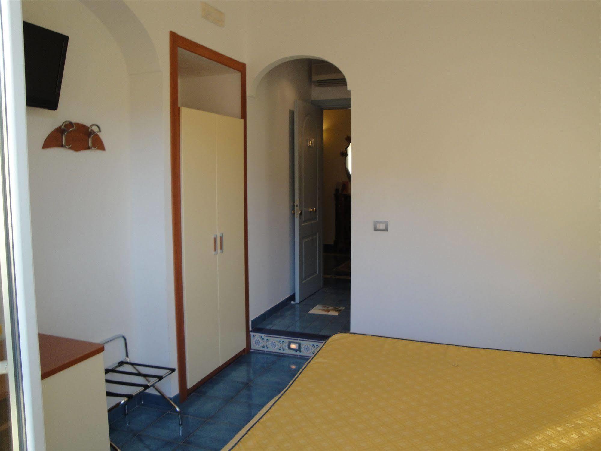 Meuble Casa Mannini Rooms Maiori Bagian luar foto