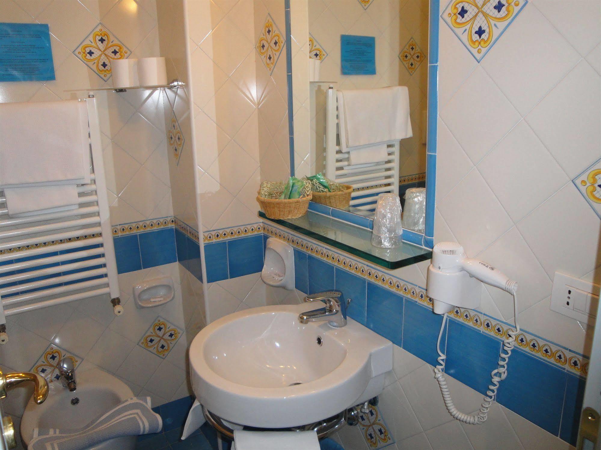 Meuble Casa Mannini Rooms Maiori Bagian luar foto